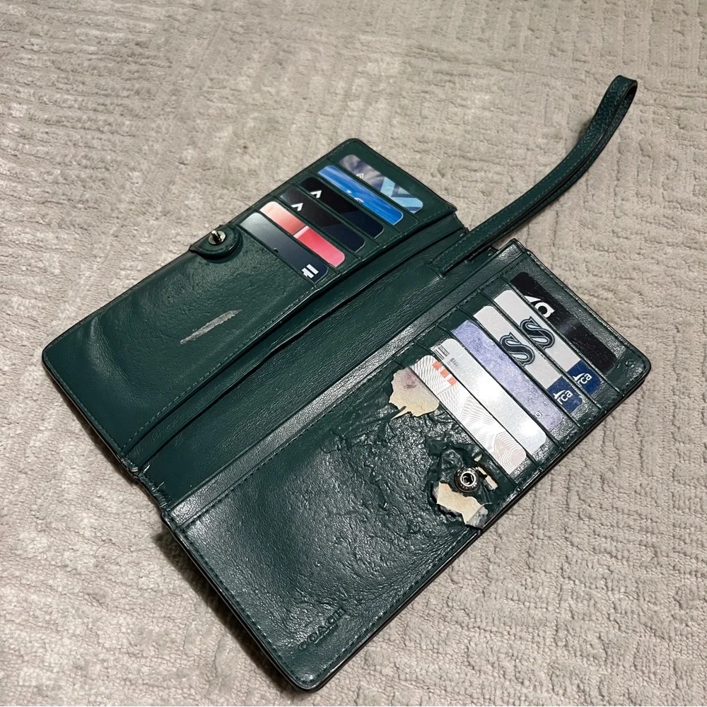 Coach SLIM Pebble Leather Wallet
